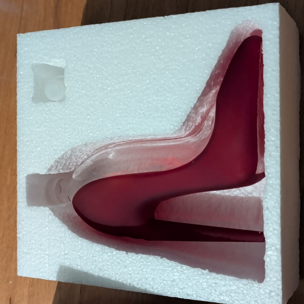 Godinger Red High Heel Decanter - Picture 3 of 6
